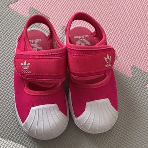 Adidas. Like new. Size 5.5 toddlers. Sandal/sneaker